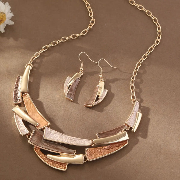 Collier géométrique en émail avec boucles d'oreilles