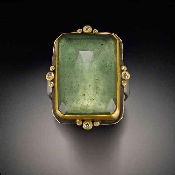 Anneau en verre vert doré vintage