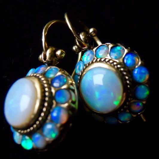 Boucles d'oreilles anciennes en opale