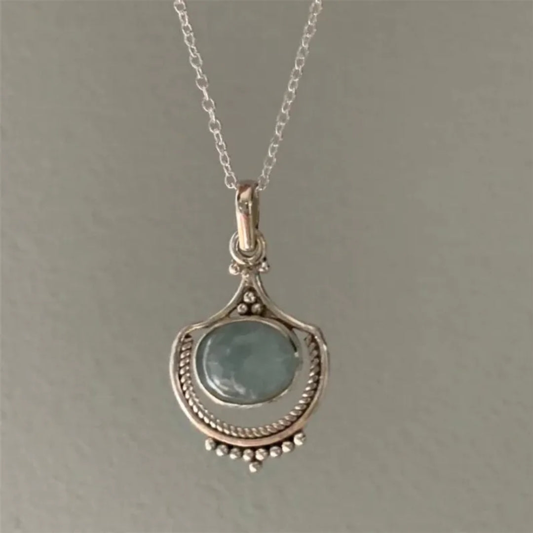 Collier vintage en argent avec pierre verte