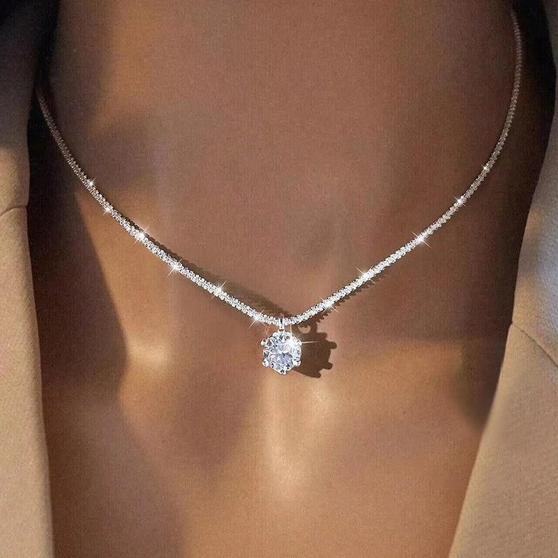 Collier en argent sterling avec pendentif solitaire en moissanite