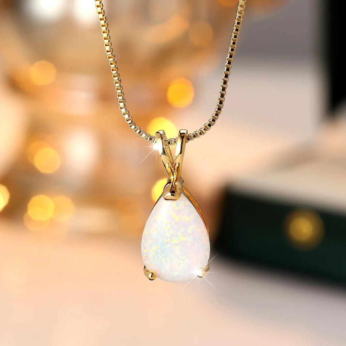 Collier pendentif en or larme d'opale