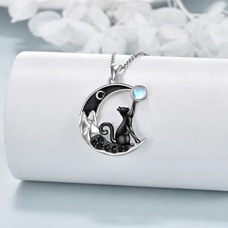 Collier pendentif lune et cristal chat noir