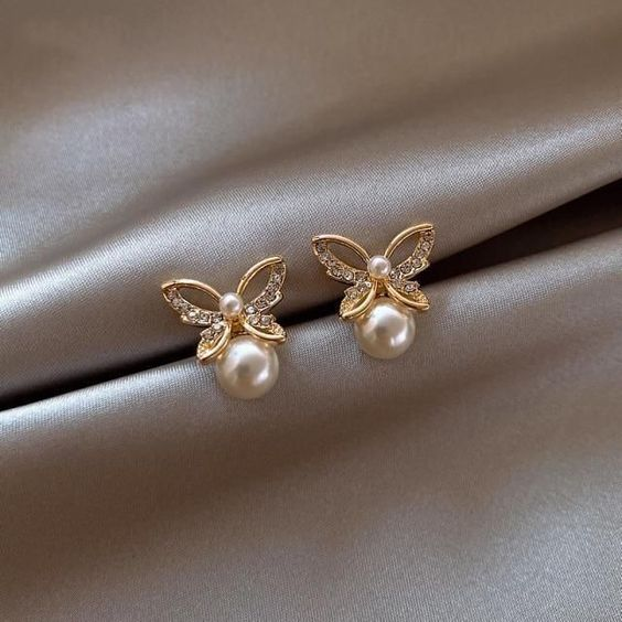 Boucles d'oreilles papillon et perles vintage
