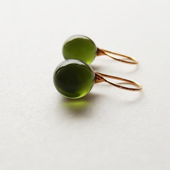 Boucles d'oreilles pendantes vert vif vintage
