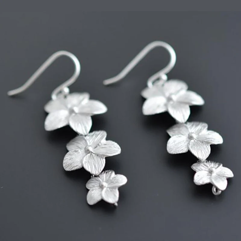 Boucles d'oreilles pendantes vintage en plaqué argent et fleur